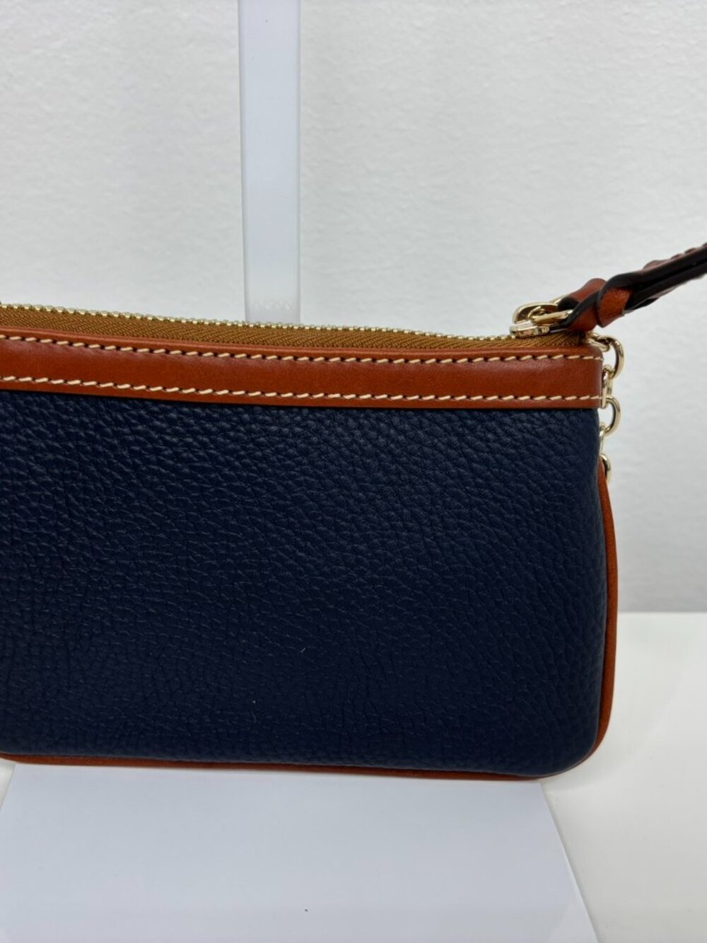 Vintage Dooney & Bourke All Weather Leather Equestrian Bag & Matching Pouch Set - Picture 7 of 9